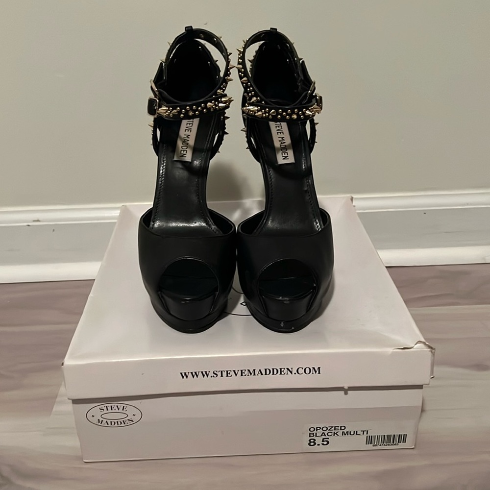 Steve Madden black platform heel